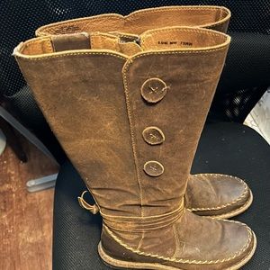 Born mid-calf distressed boots